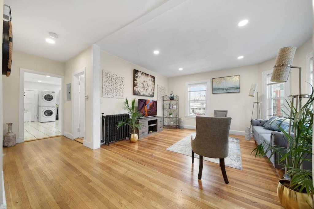 5Br 2Bh Bright & Spacious Apt In Brighton Βοστώνη Δωμάτιο φωτογραφία